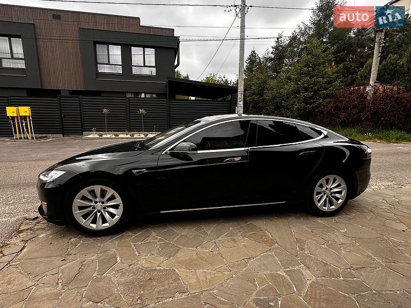 Ліфтбек Tesla Model S 2015 в Києві