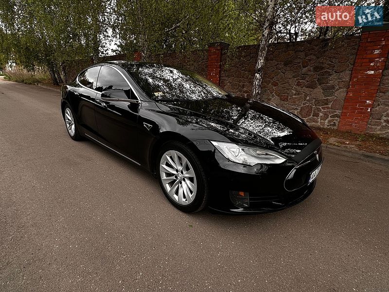 Ліфтбек Tesla Model S 2015 в Києві фото 11 Ліфтбек Tesla Model S 2015 в Києві