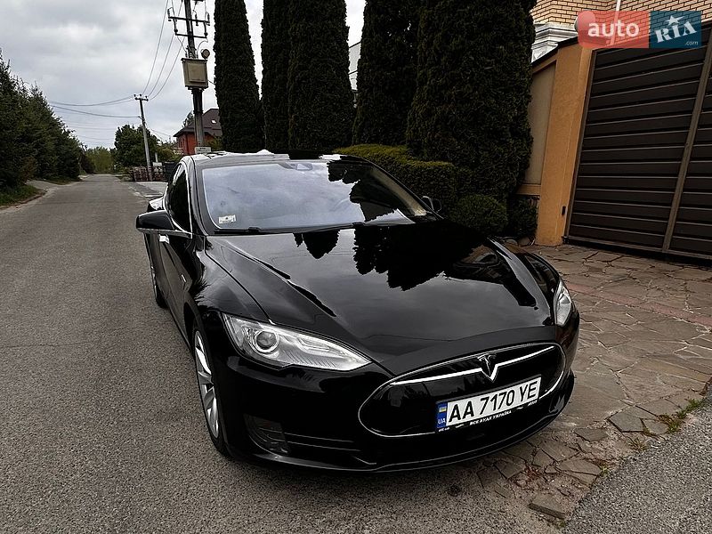 Ліфтбек Tesla Model S 2015 в Києві фото 13 Ліфтбек Tesla Model S 2015 в Києві