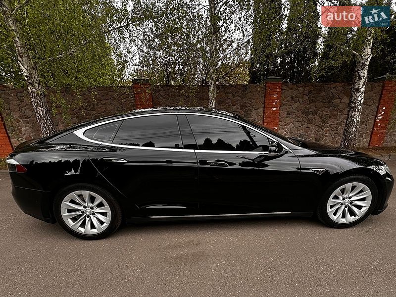 Ліфтбек Tesla Model S 2015 в Києві
