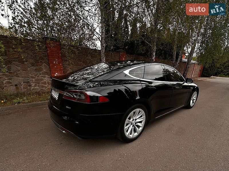 Ліфтбек Tesla Model S 2015 в Києві фото 15 Ліфтбек Tesla Model S 2015 в Києві