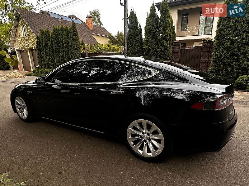 Ліфтбек Tesla Model S 2015 в Києві фото 19 Ліфтбек Tesla Model S 2015 в Києві
