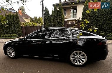 Ліфтбек Tesla Model S 2015 в Києві