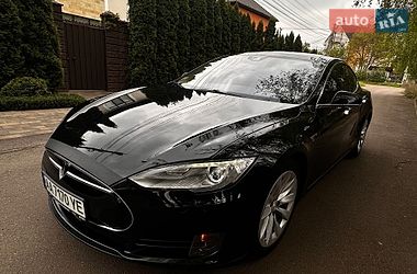 Ліфтбек Tesla Model S 2015 в Києві фото 18 Ліфтбек Tesla Model S 2015 в Києві