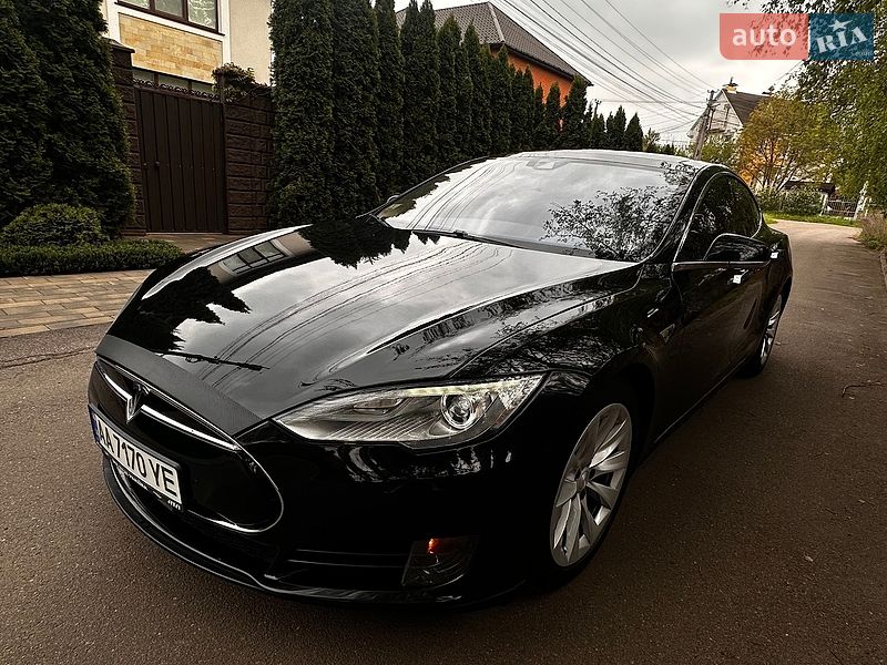 Ліфтбек Tesla Model S 2015 в Києві фото 18 Ліфтбек Tesla Model S 2015 в Києві