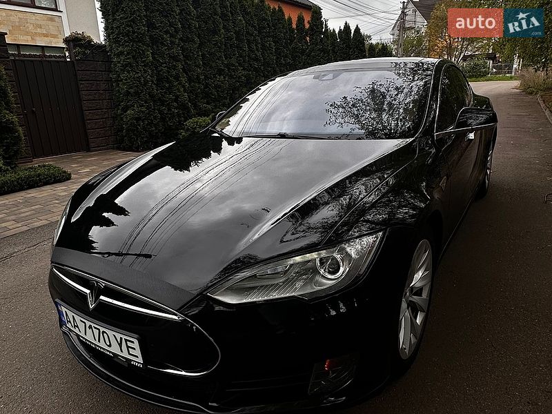 Ліфтбек Tesla Model S 2015 в Києві фото 21 Ліфтбек Tesla Model S 2015 в Києві