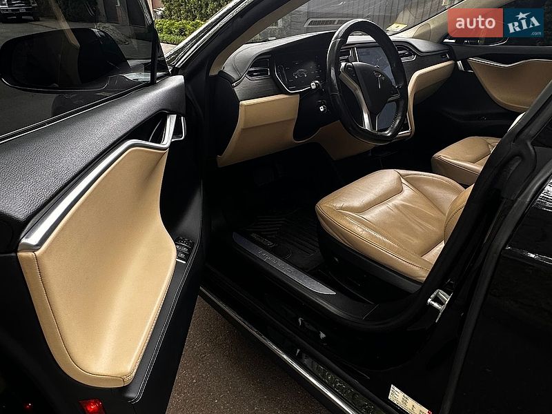 Ліфтбек Tesla Model S 2015 в Києві фото 51 Ліфтбек Tesla Model S 2015 в Києві