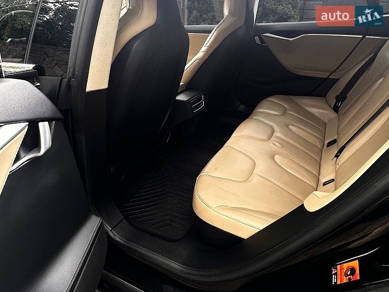 Ліфтбек Tesla Model S 2015 в Києві фото 55 Ліфтбек Tesla Model S 2015 в Києві