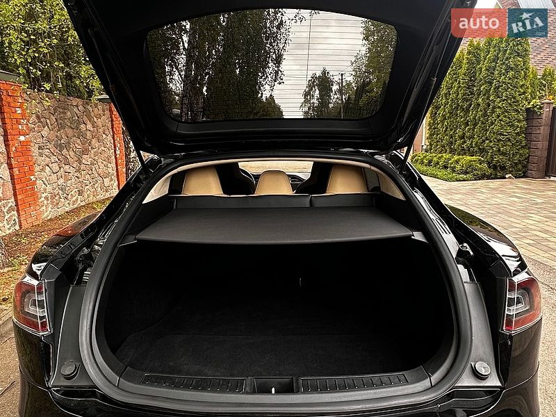 Ліфтбек Tesla Model S 2015 в Києві фото 61 Ліфтбек Tesla Model S 2015 в Києві