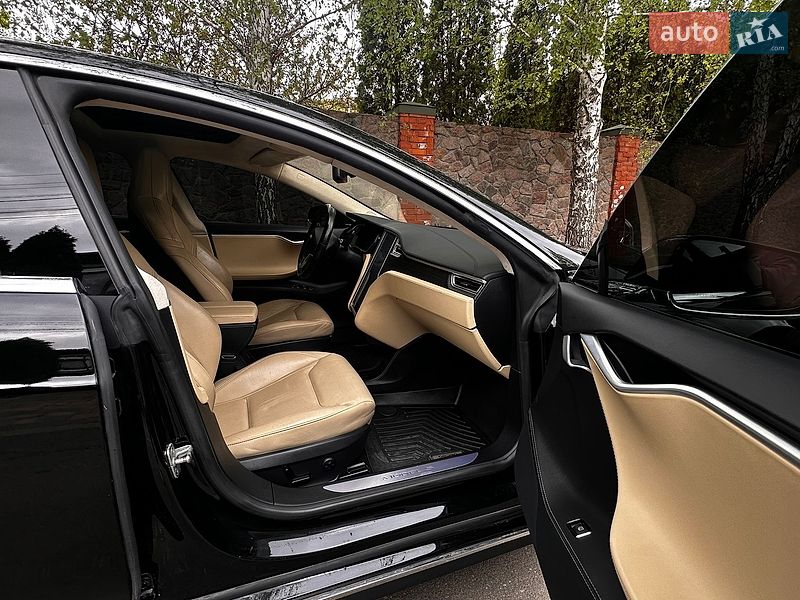 Ліфтбек Tesla Model S 2015 в Києві фото 57 Ліфтбек Tesla Model S 2015 в Києві