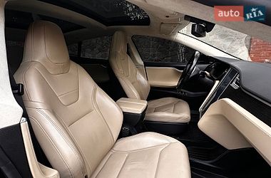 Ліфтбек Tesla Model S 2015 в Києві фото 58 Ліфтбек Tesla Model S 2015 в Києві