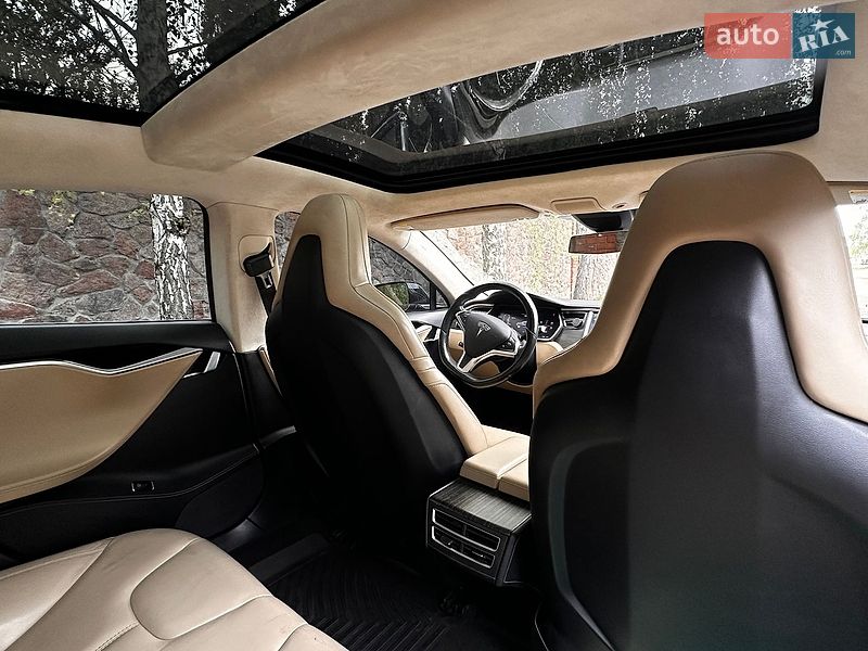 Ліфтбек Tesla Model S 2015 в Києві фото 59 Ліфтбек Tesla Model S 2015 в Києві