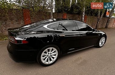 Ліфтбек Tesla Model S 2015 в Києві