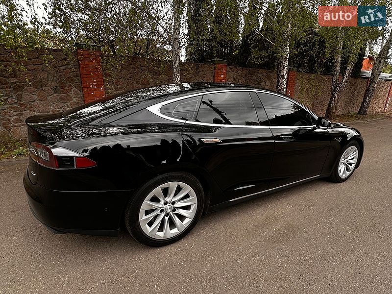 Ліфтбек Tesla Model S 2015 в Києві