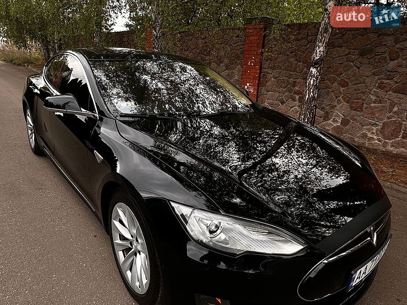Ліфтбек Tesla Model S 2015 в Києві фото 23 Ліфтбек Tesla Model S 2015 в Києві