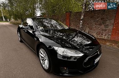 Ліфтбек Tesla Model S 2015 в Києві
