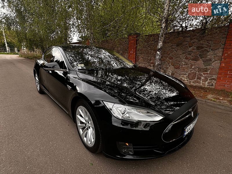 Ліфтбек Tesla Model S 2015 в Києві