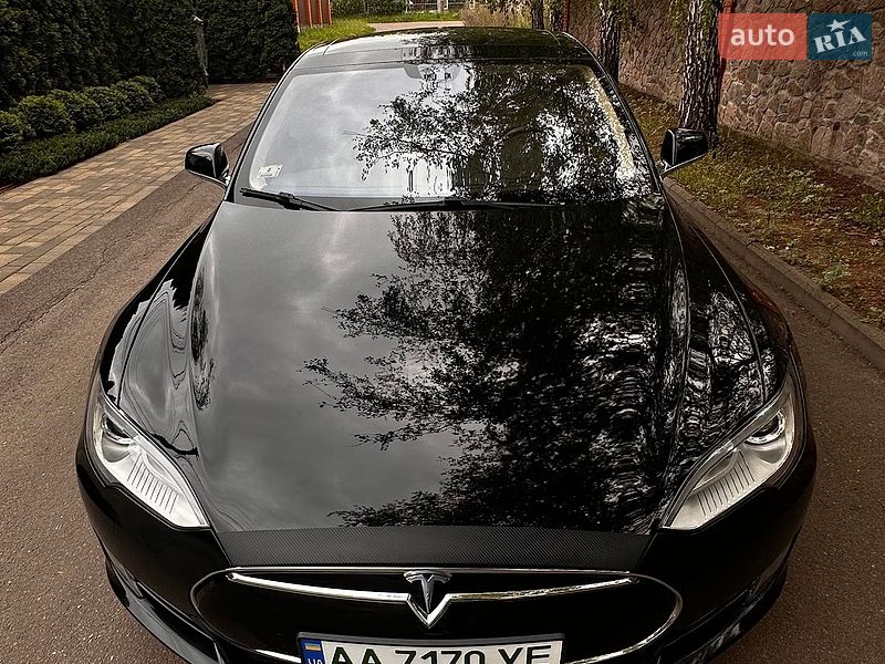 Ліфтбек Tesla Model S 2015 в Києві фото 26 Ліфтбек Tesla Model S 2015 в Києві