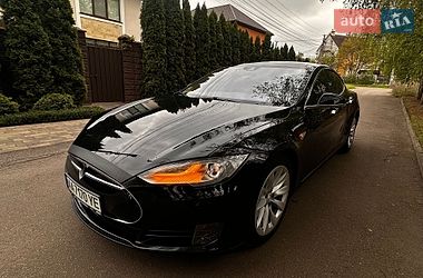 Ліфтбек Tesla Model S 2015 в Києві фото 28 Ліфтбек Tesla Model S 2015 в Києві