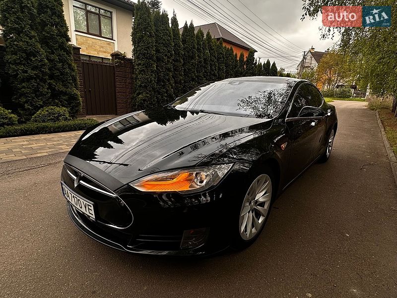 Ліфтбек Tesla Model S 2015 в Києві фото 28 Ліфтбек Tesla Model S 2015 в Києві