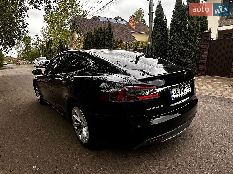Ліфтбек Tesla Model S 2015 в Києві фото 35 Ліфтбек Tesla Model S 2015 в Києві