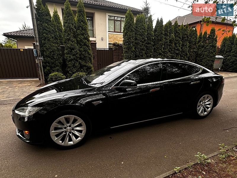 Ліфтбек Tesla Model S 2015 в Києві
