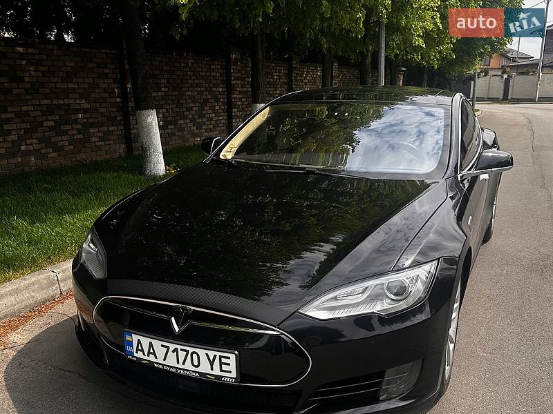 Ліфтбек Tesla Model S 2015 в Києві фото 29 Ліфтбек Tesla Model S 2015 в Києві