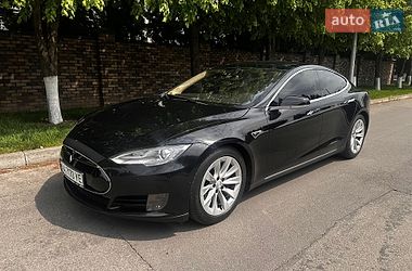 Ліфтбек Tesla Model S 2015 в Києві фото 30 Ліфтбек Tesla Model S 2015 в Києві