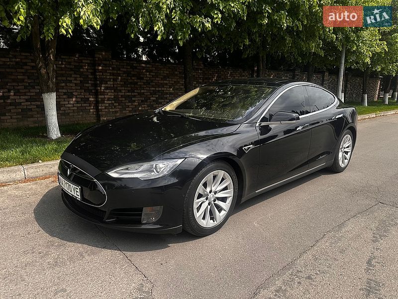 Ліфтбек Tesla Model S 2015 в Києві фото 30 Ліфтбек Tesla Model S 2015 в Києві