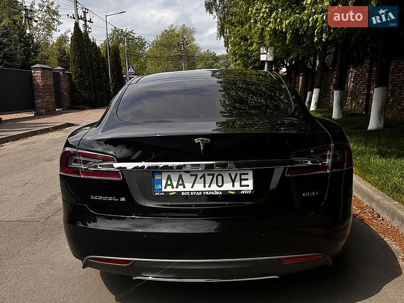 Ліфтбек Tesla Model S 2015 в Києві фото 33 Ліфтбек Tesla Model S 2015 в Києві