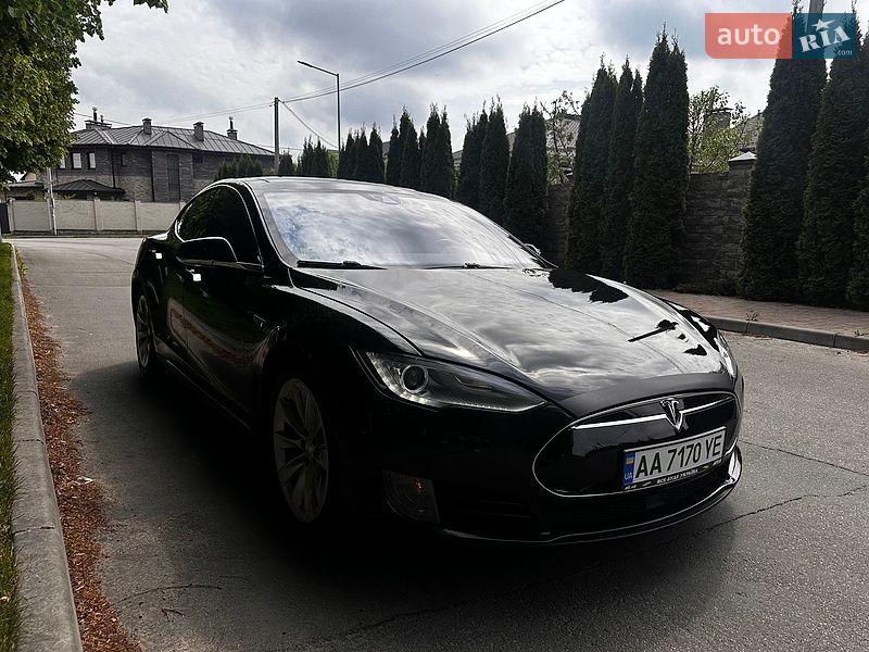 Ліфтбек Tesla Model S 2015 в Києві фото 39 Ліфтбек Tesla Model S 2015 в Києві