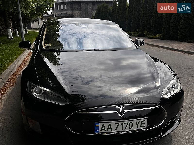 Ліфтбек Tesla Model S 2015 в Києві
