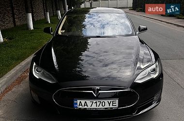 Ліфтбек Tesla Model S 2015 в Києві фото 37 Ліфтбек Tesla Model S 2015 в Києві
