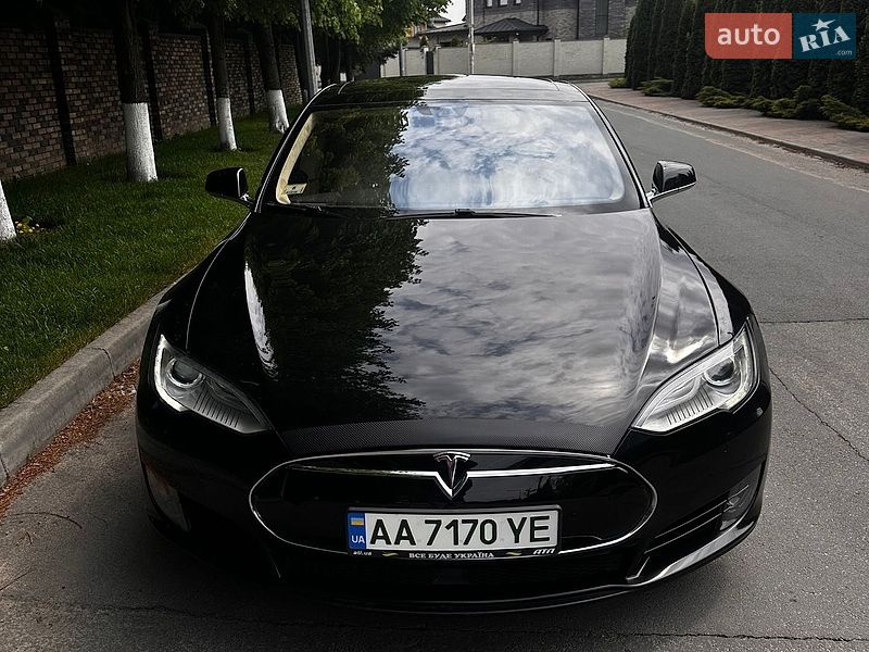 Ліфтбек Tesla Model S 2015 в Києві фото 37 Ліфтбек Tesla Model S 2015 в Києві