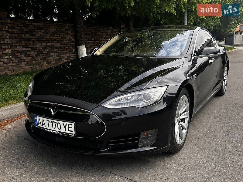 Ліфтбек Tesla Model S 2015 в Києві фото Ліфтбек Tesla Model S 2015 в Києві
