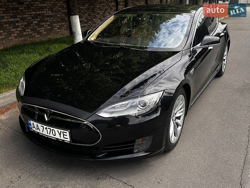 Ліфтбек Tesla Model S 2015 в Києві фото 36 Ліфтбек Tesla Model S 2015 в Києві