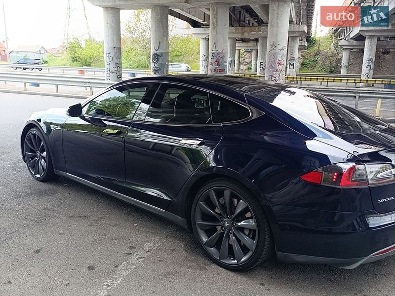 Ліфтбек Tesla Model S 2014 в Одесі