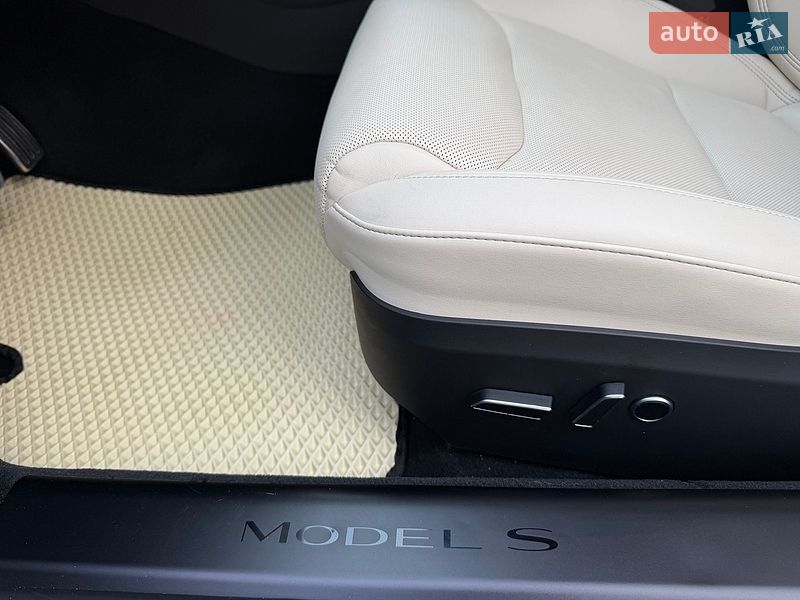 Лифтбек Tesla Model S 2021 в Киеве
