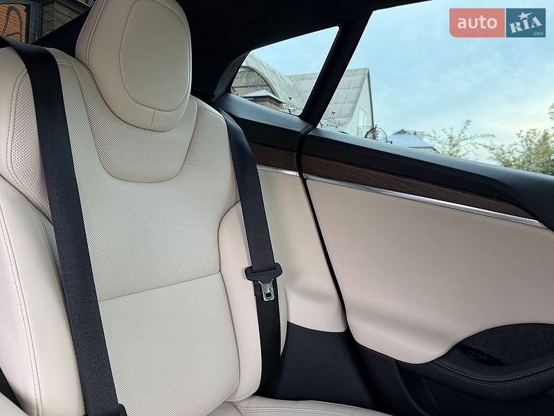 Лифтбек Tesla Model S 2021 в Киеве