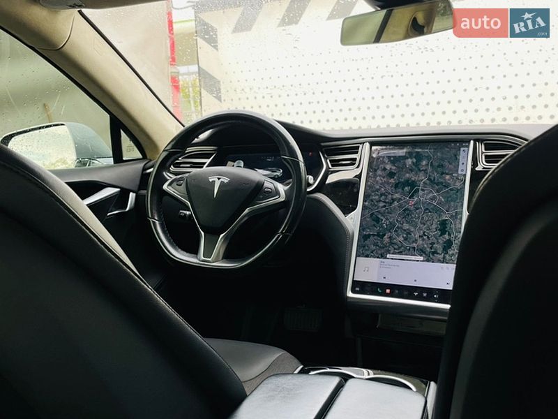 Лифтбек Tesla Model S 2016 в Виннице