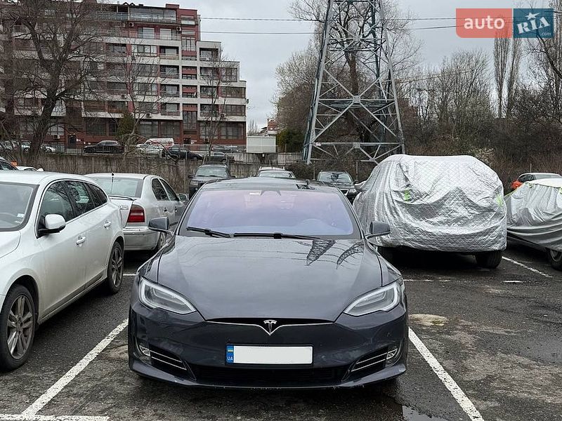 Ліфтбек Tesla Model S 2018 в Одесі