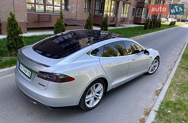 Ліфтбек Tesla Model S 2015 в Чернігові