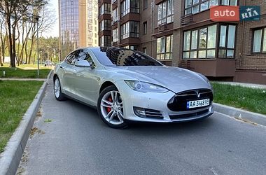 Ліфтбек Tesla Model S 2015 в Чернігові