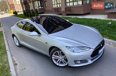 Ліфтбек Tesla Model S 2015 в Чернігові
