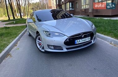 Ліфтбек Tesla Model S 2015 в Чернігові