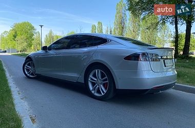 Ліфтбек Tesla Model S 2015 в Чернігові