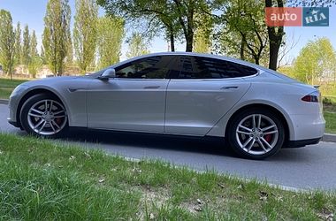 Ліфтбек Tesla Model S 2015 в Чернігові