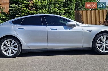 Лифтбек Tesla Model S 2015 в Киеве