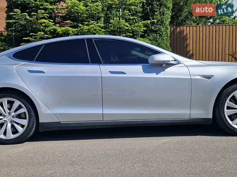 Tesla Model S 2015