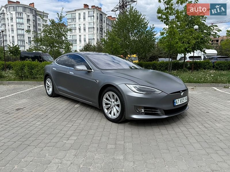 Лифтбек Tesla Model S 2017 в Ивано-Франковске Лифтбек Tesla Model S 2017 в Ивано-Франковске
